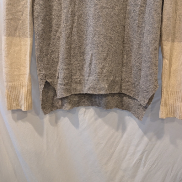 Bloomingdale's Cashmere Gray and Cream & Tan Turtleneck Sweater - Picture 3 of 6